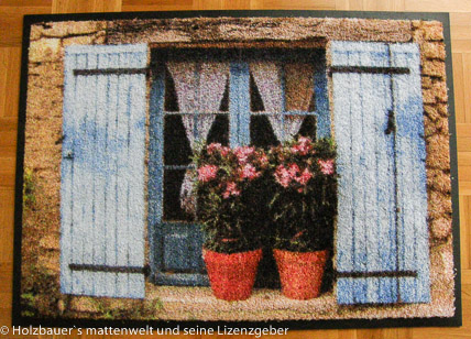 Fussmatte mit Foto Fensterläden und Blumen